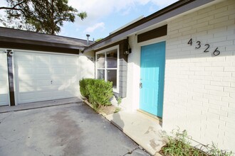 4326 Flint Hill St in San Antonio, TX - Building Photo - Building Photo