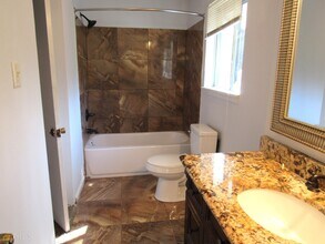 8337 Holly Dr in Jonesboro, GA - Building Photo - Building Photo