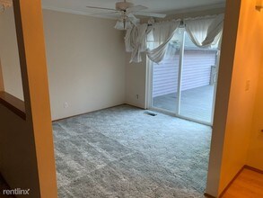 9757 Spinnaker Blvd NW in Silverdale, WA - Building Photo - Building Photo