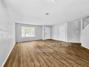 3746 Candleglenn in San Antonio, TX - Building Photo - Building Photo