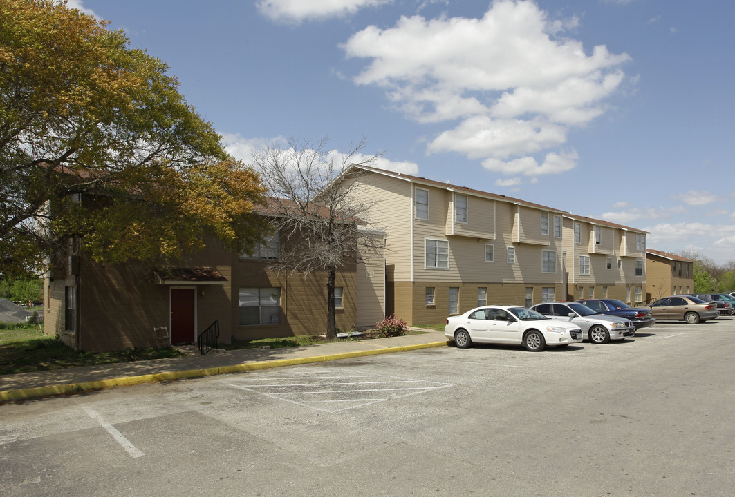 Cielo Hills in San Antonio, TX - Foto de edificio