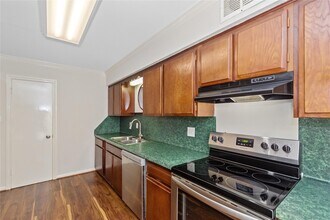 2417 Jamestown Mal in Houston, TX - Building Photo - Building Photo