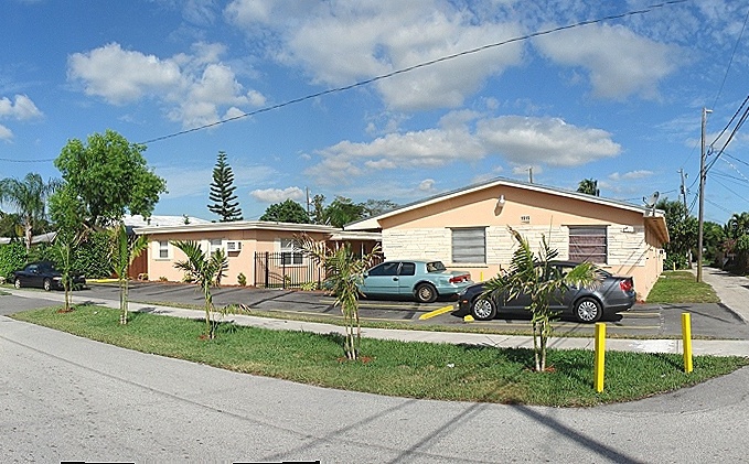 1915 Fletcher St in Hollywood, FL - Building Photo