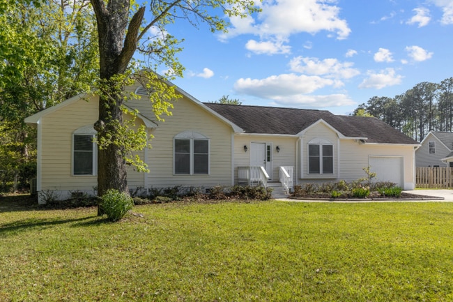 736 Comet Dr in Beaufort, NC - Foto de edificio - Building Photo