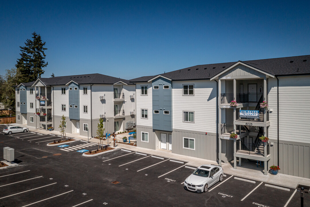 Lake Grove Apartments in Lakewood, WA - Foto de edificio