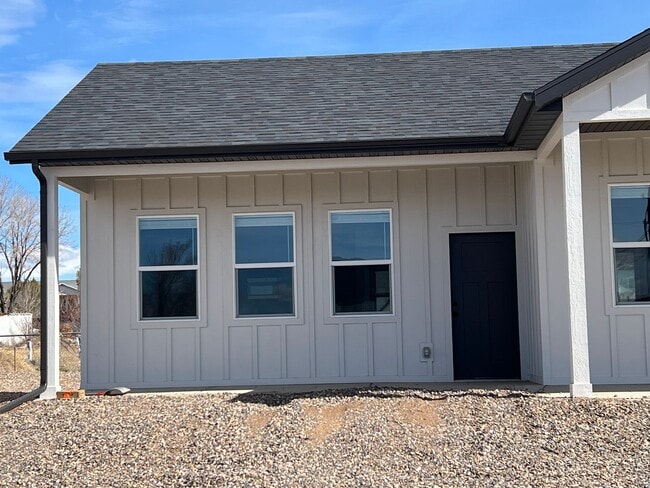 property at 4910 Wagon Wheel Dr E