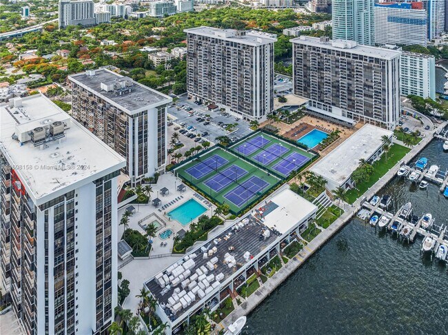1865 Brickell Ave, Unit A2114 in Miami, FL - Building Photo - Building Photo