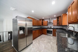 828 Mountain Ave in Springfield, NJ - Building Photo - Building Photo