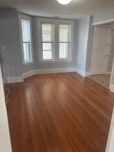 1148 Bennington St, Unit 1 in Boston, MA - Foto de edificio - Building Photo
