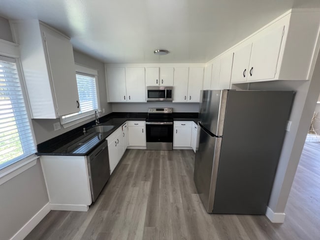 803 El Portal Ave in Manteca, CA - Building Photo - Building Photo