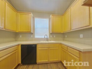 5518 Savage Ave in Riverbank, CA - Foto de edificio - Building Photo