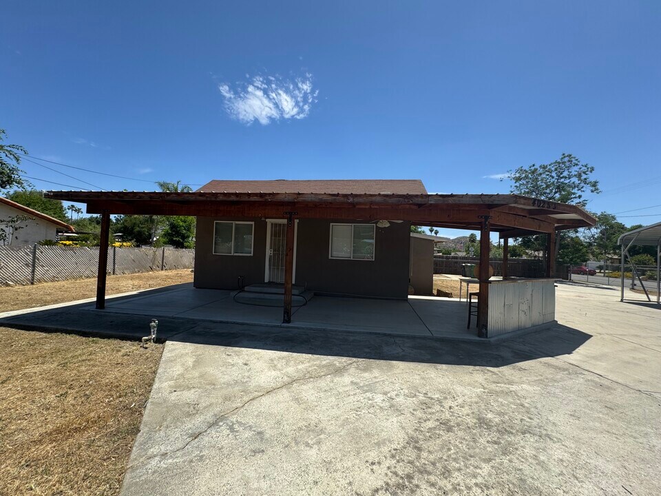40253 Johnston Ave in Hemet, CA - Building Photo
