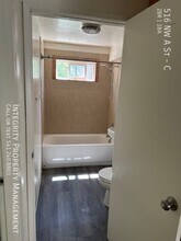 516 NW A St in Grants Pass, OR - Building Photo - Building Photo