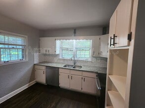 580 Holly St NW in Atlanta, GA - Building Photo - Building Photo