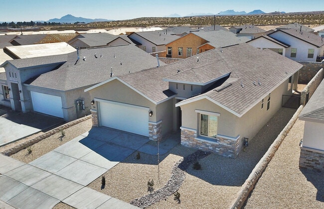 729 C. Escondida in Santa Teresa, NM - Building Photo - Building Photo