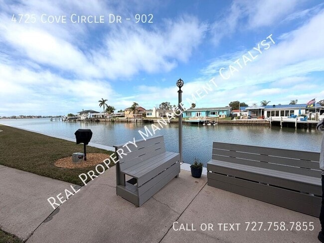 4725 Cove Cir in St. Petersburg, FL - Building Photo - Building Photo