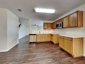 205 Phlox Ln in Burleson, TX - Foto de edificio - Building Photo