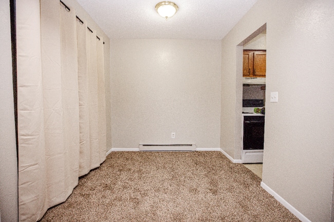 6730 Hill Ave in Toledo, OH - Building Photo - Building Photo