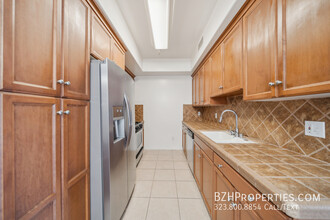 2334 S Bentley Ave in Los Angeles, CA - Foto de edificio - Building Photo
