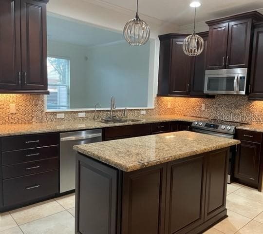 1032 Laurel Ridge Ln in Sanford, FL - Building Photo - Building Photo