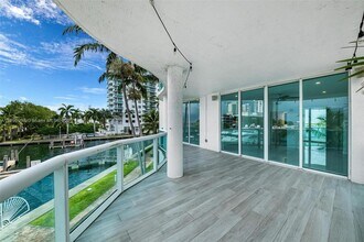 7918 Harbor Island Dr in North Bay Village, FL - Building Photo - Building Photo