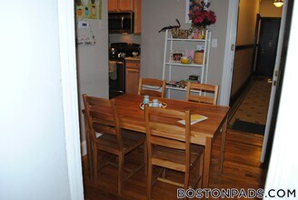 61 Park Dr, Unit 6 in Boston, MA - Foto de edificio - Building Photo