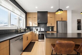 11232-11127 127 St, Unit SI ID1491162P in Edmonton, AB - Building Photo - Building Photo