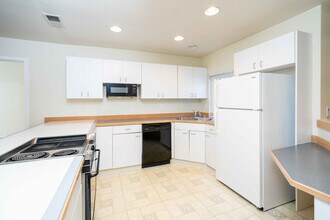 2431 NW Logan St in Camas, WA - Building Photo - Building Photo