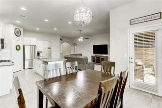 16433 Pienza Dr in Pflugerville, TX - Foto de edificio - Building Photo