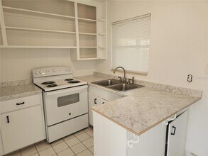 957 47th St in Sarasota, FL - Foto de edificio - Building Photo