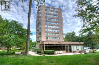 3227 King St E in Kitchener, ON - Building Photo - Building Photo