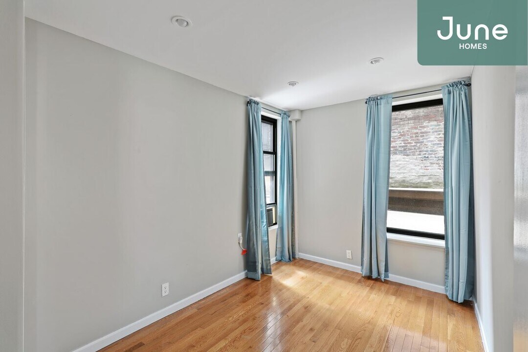 226 E 7th St-Unit -B in New York, NY - Building Photo