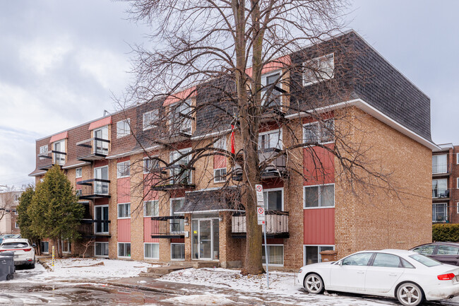 558 De Royan Rue in Laval, QC - Building Photo - Building Photo