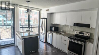 110 Charles St E in Toronto, ON - Building Photo - Building Photo