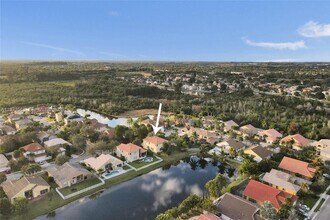 751 SW 191st Ave in Pembroke Pines, FL - Building Photo - Building Photo