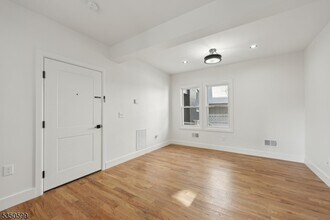 135 Forest St in Montclair, NJ - Building Photo - Building Photo