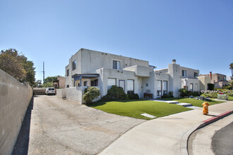 2319 Whitesands Dr in Huntington Beach, CA - Building Photo - Building Photo