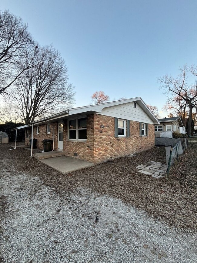 1203 N Coler Ave in Urbana, IL - Building Photo - Building Photo