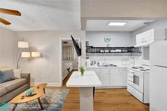 820 NE 17th Ave in Fort Lauderdale, FL - Building Photo - Building Photo