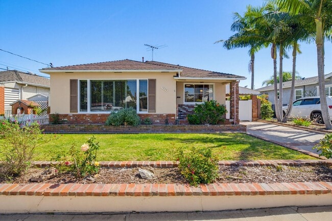 property at 1355 W Santa Cruz St