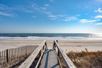 40 Dune Rd in Hampton Bays, NY - Building Photo - Building Photo