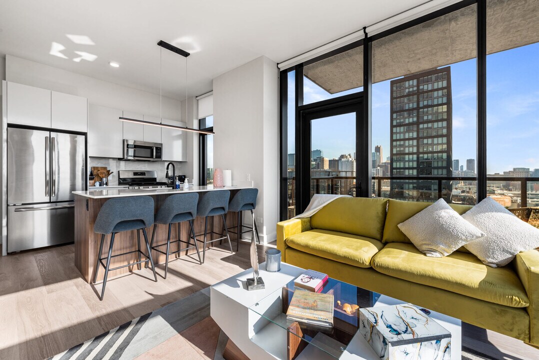 1125 W Van Buren St in Chicago, IL - Building Photo