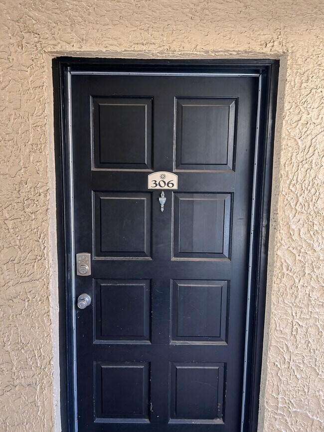 5304 W Kennedy Blvd, Unit 306 in Tampa, FL - Foto de edificio - Building Photo