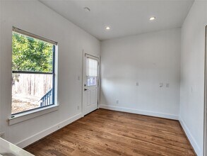 4730 Bell St in Houston, TX - Building Photo - Building Photo