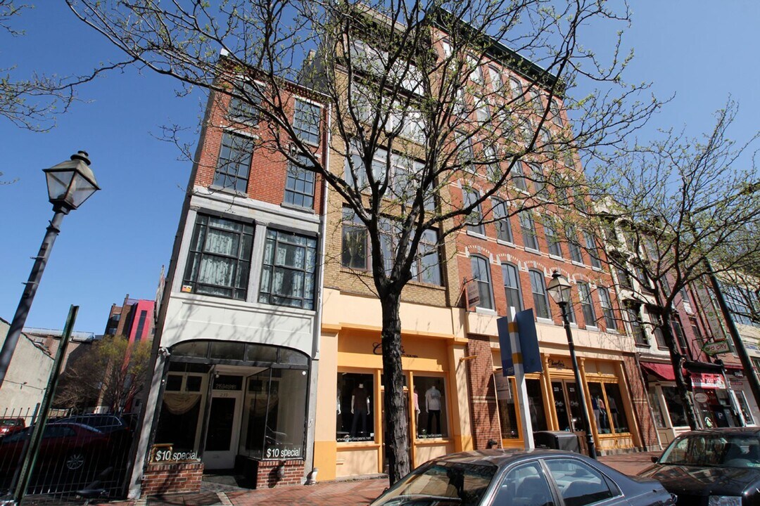 239 Market St in Philadelphia, PA - Building Photo