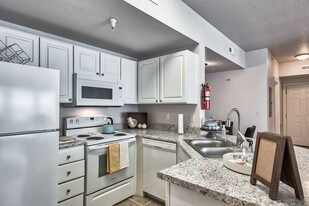 The Pointe on College near K-State Apartamentos