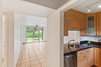 9470 Poinciana Pl in Davie, FL - Building Photo - Building Photo