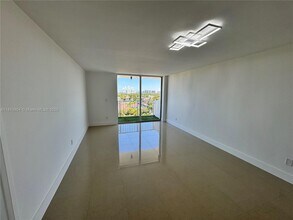 2000 NE 135th St in North Miami, FL - Building Photo - Building Photo