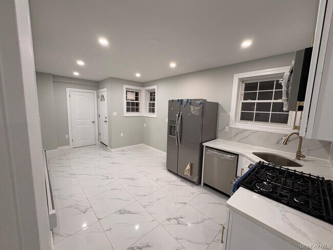 2819 Schurz Ave in Bronx, NY - Building Photo - Building Photo