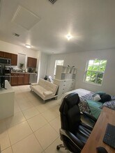 16934 SW 92nd St Cir in Miami, FL - Building Photo - Building Photo